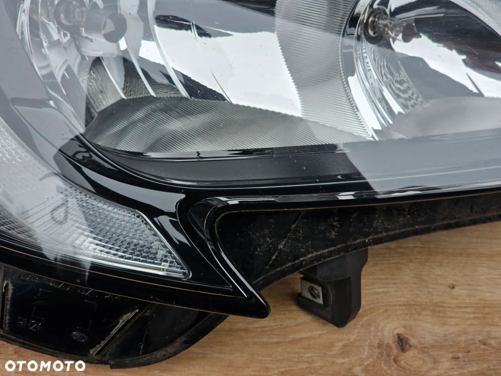 LAMPA PRAWY PRZÓD PRAWA PRZEDNIA OPEL CORSA E EUROPA 39108223 - 4