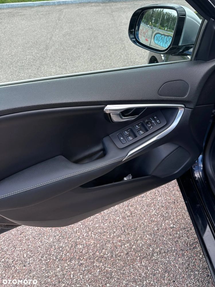 Volvo V40 T3 R Design - 23