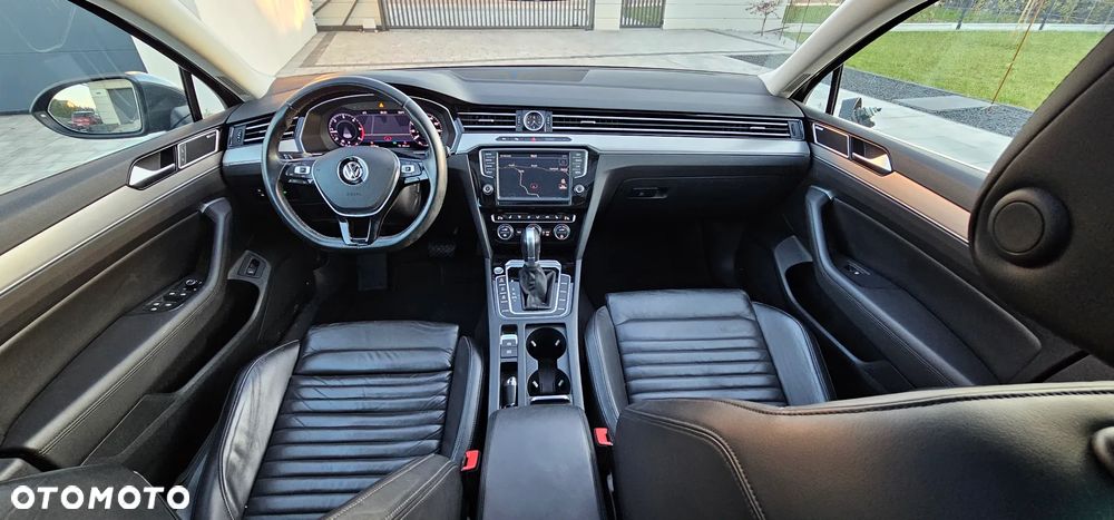 Volkswagen Passat Variant 2.0 TDI SCR 4Motion DSG Highline - 18
