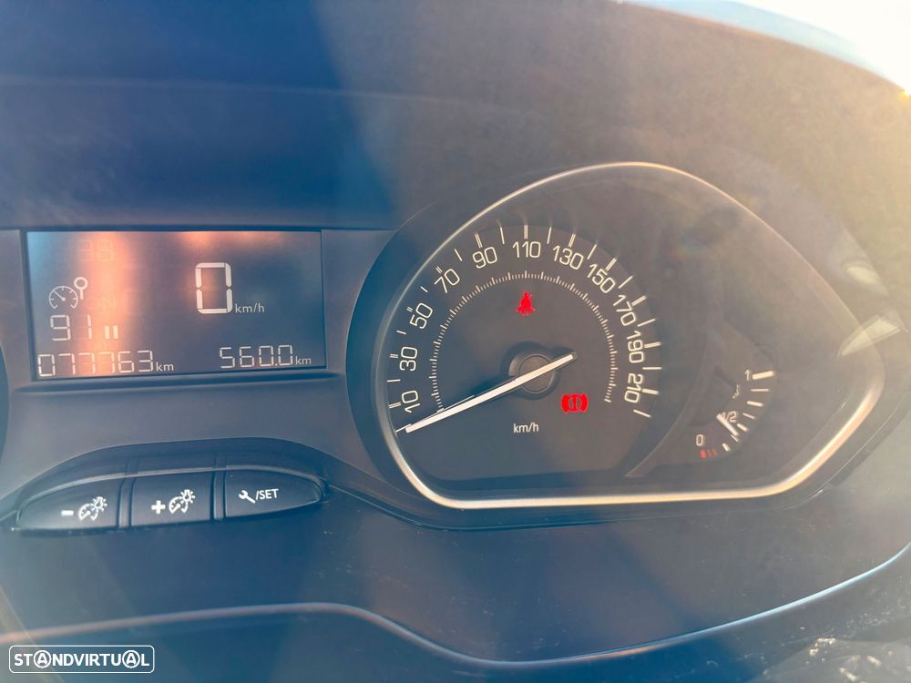 Peugeot 208 1.2 PureTech Style - 6