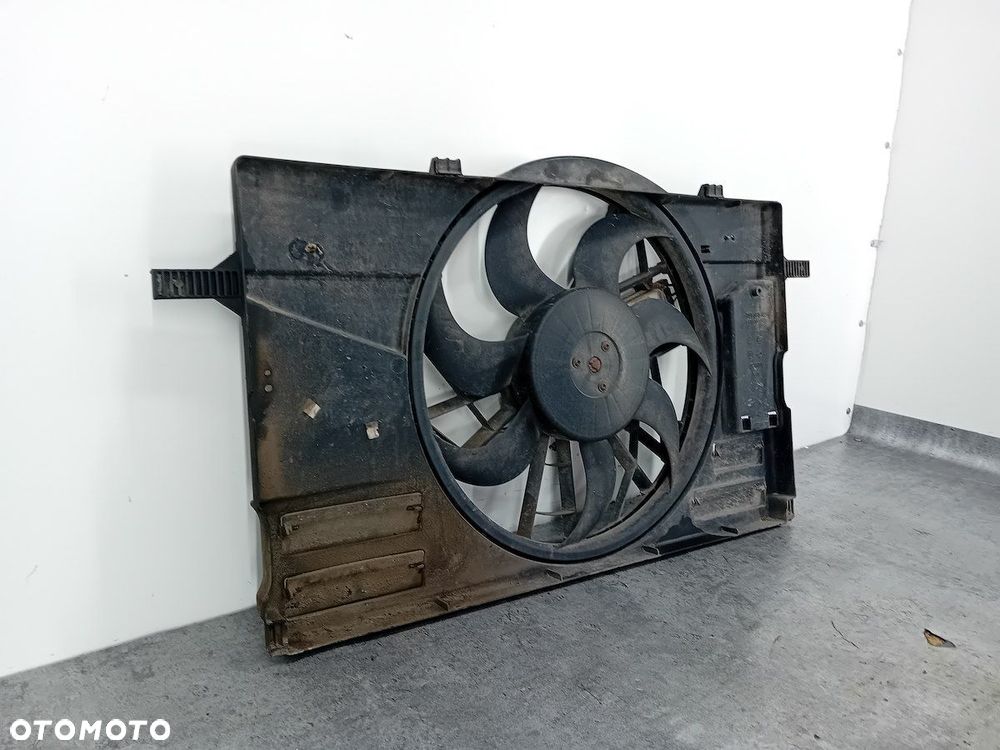 WENTYLATOR CHŁODNICY VOLVO V50 3M51-8C607-GC 0130303929 2.4 20V - 6