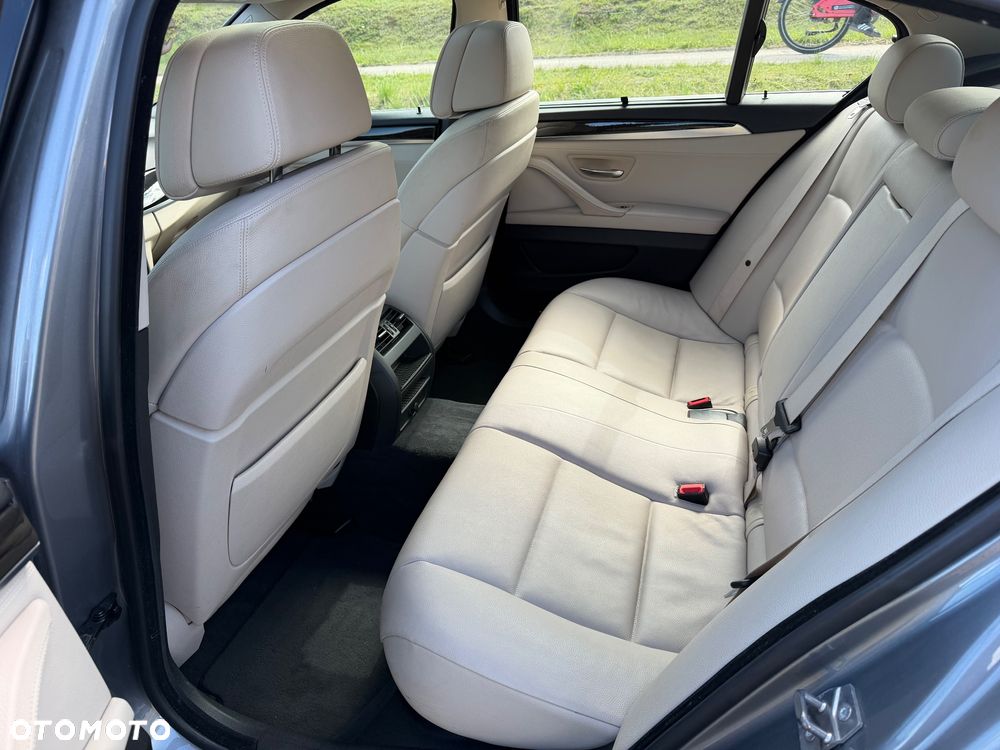 BMW Seria 5 523i - 16