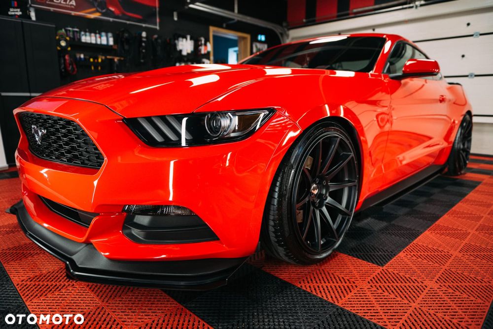 Ford Mustang - 4