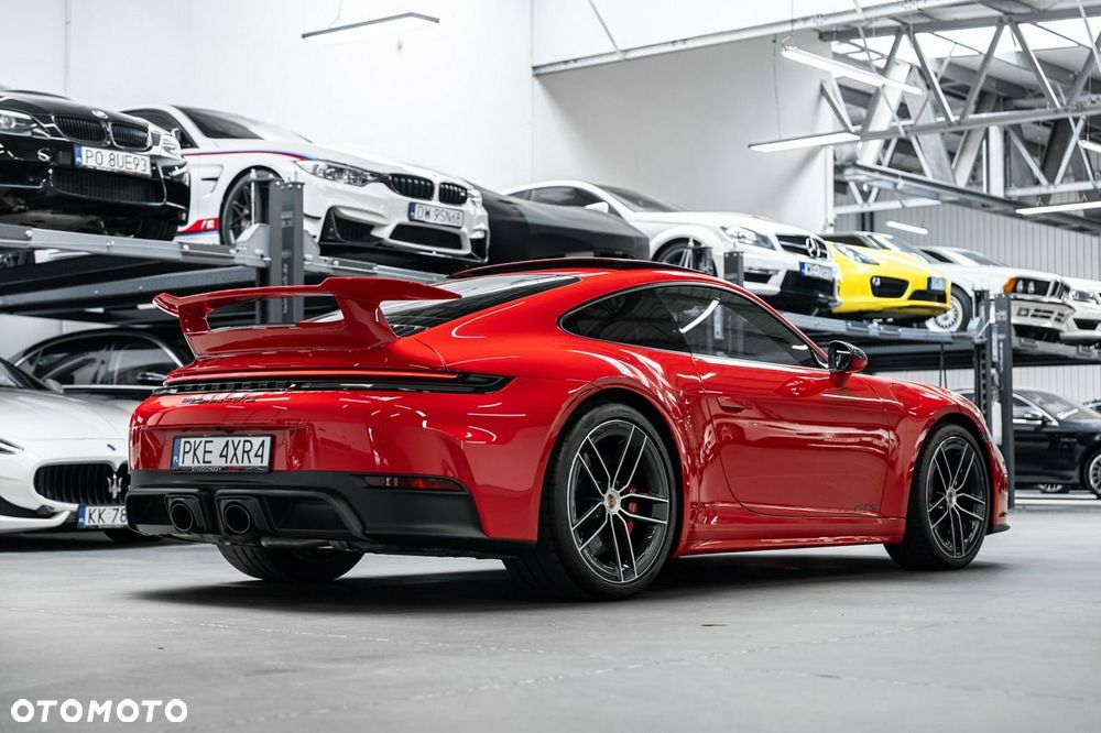 Porsche 911 Carrera 4 GTS PDK - 12