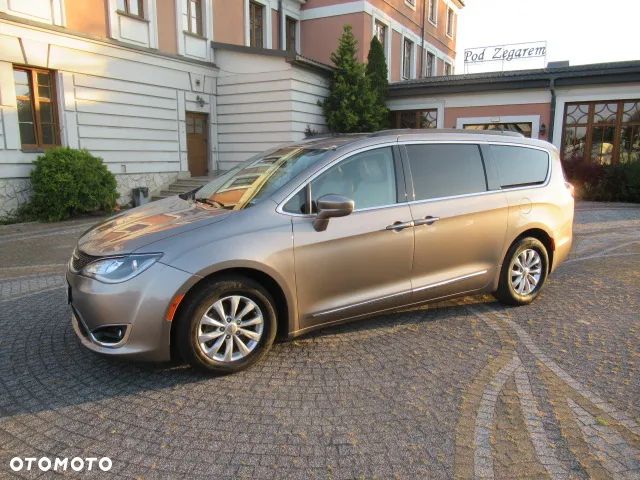 Chrysler Pacifica - 3