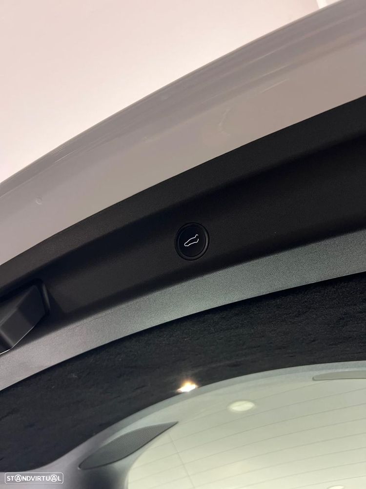 Tesla Model Y Long Range Dual Motor AWD - 32