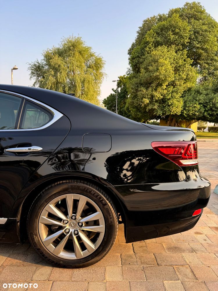 Lexus LS - 13