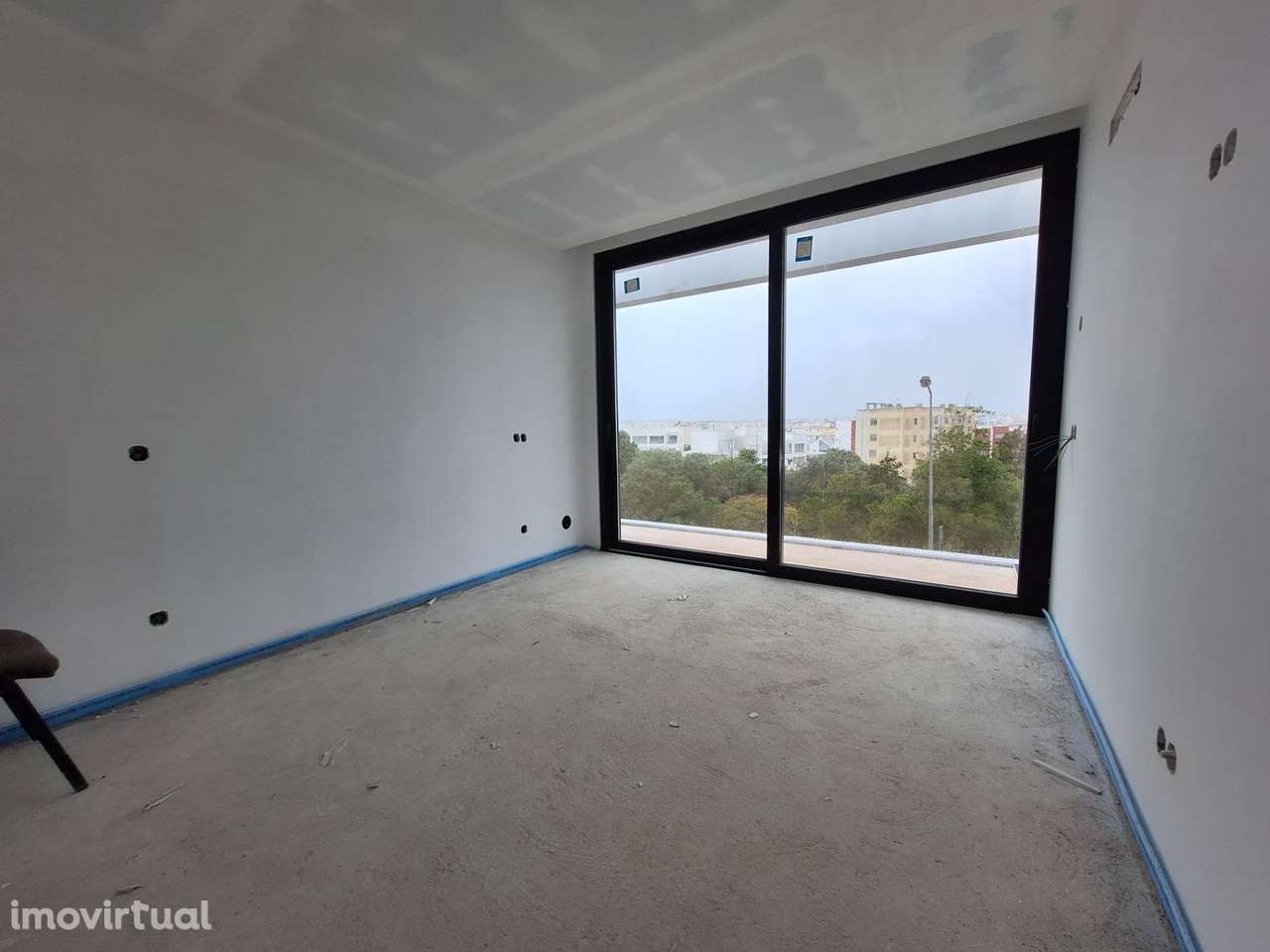 Moradia Geminada T3 +1 com piscina - Lagoa - Grande imagem: 5/14