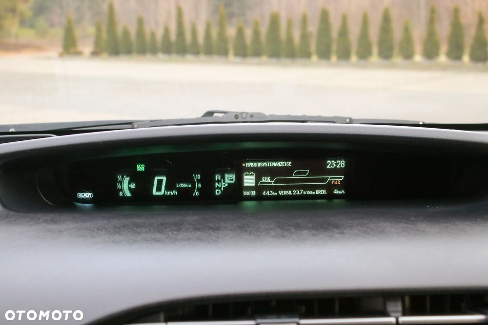 Toyota Prius (Hybrid) Executive - 35