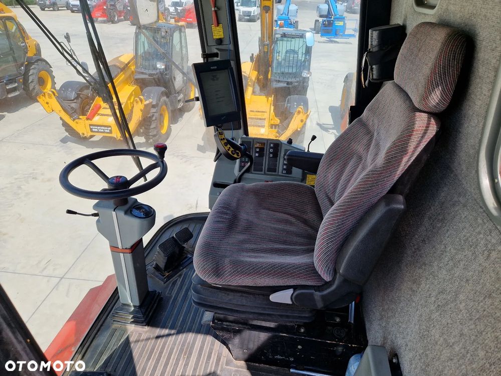 Massey Ferguson MF 36 Claas New Holland P600 - 13