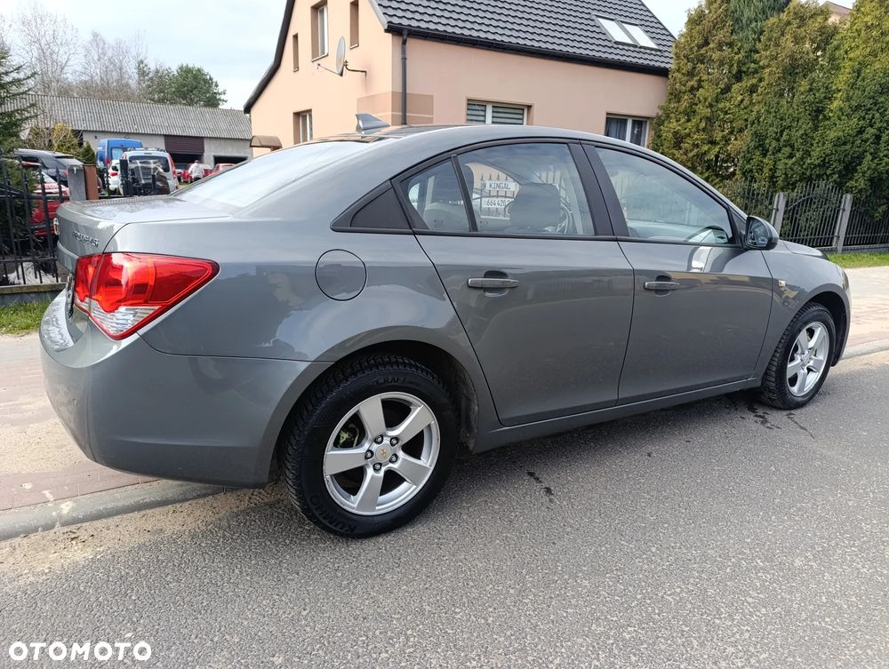 Chevrolet Cruze 1.6 LS - 16