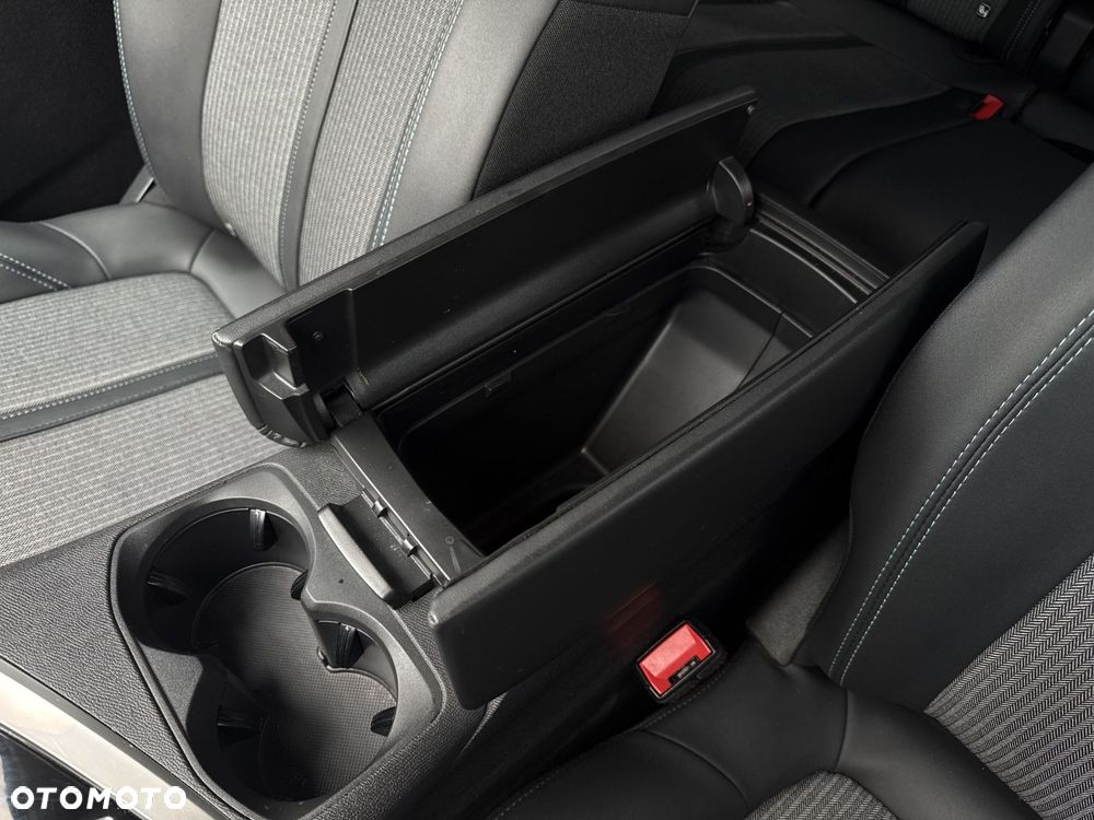 Peugeot 3008 1.2 PureTech Allure Pack S&S EAT8 - 32