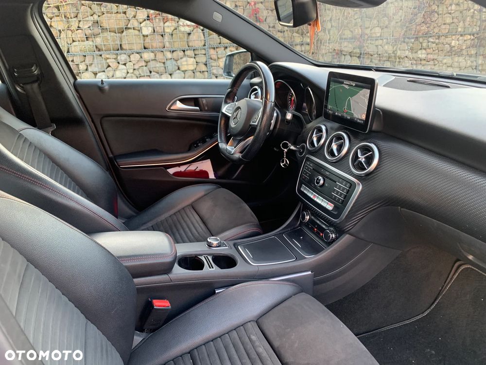 Mercedes-Benz Klasa A 180 7G-DCT AMG Line - 32