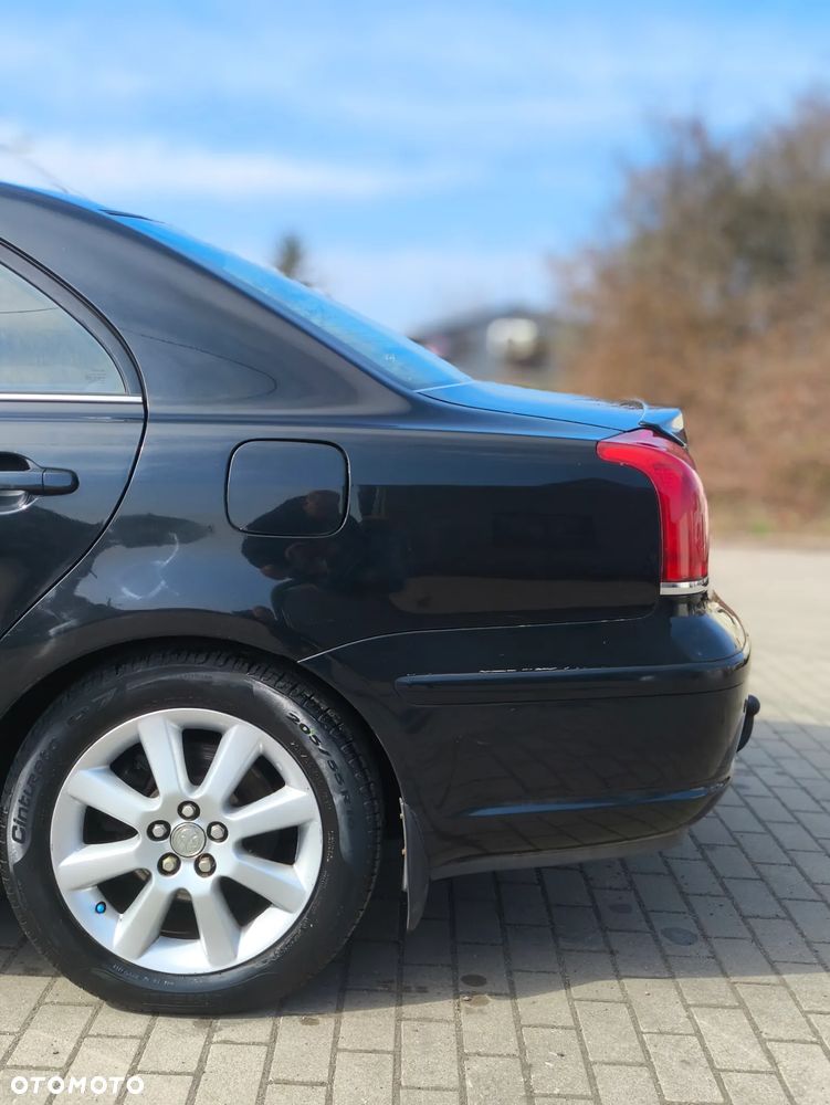 Toyota Avensis - 8