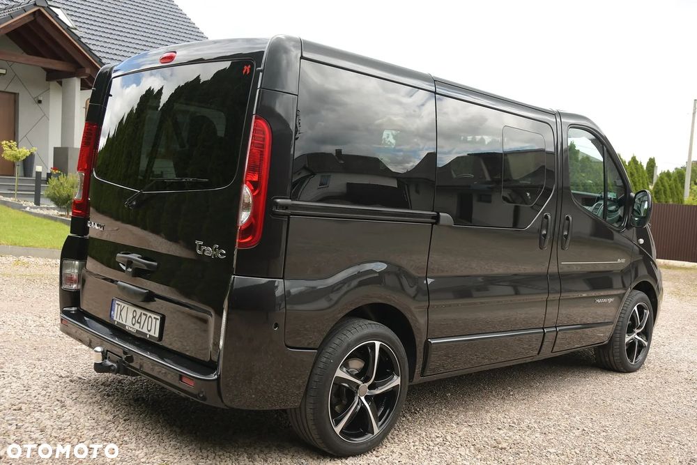 Renault Trafic FAP Passenger Black Edition - 8