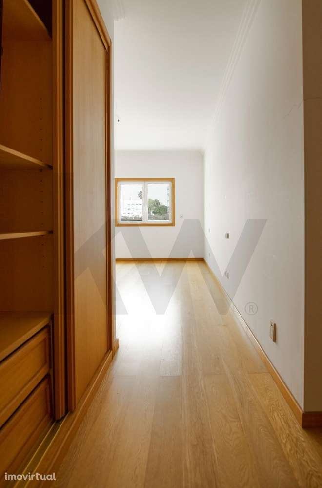 Apartamento T3 com varanda e garagem no L Towers, em Paço de Arcos - Grande imagem: 4/30