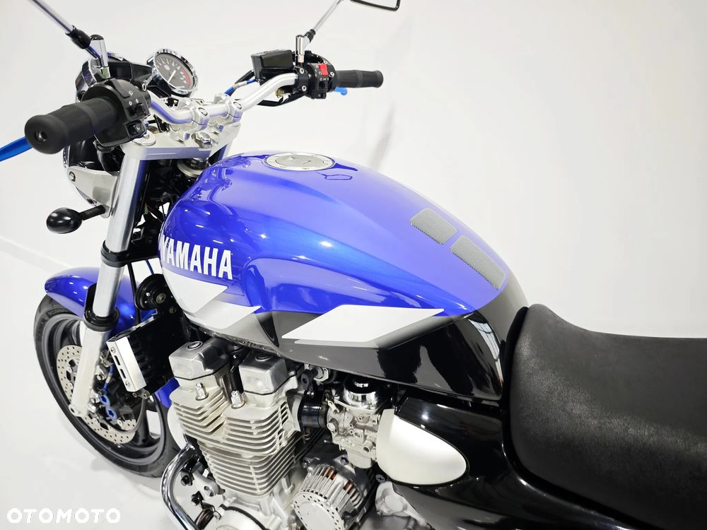 Yamaha XJR - 26