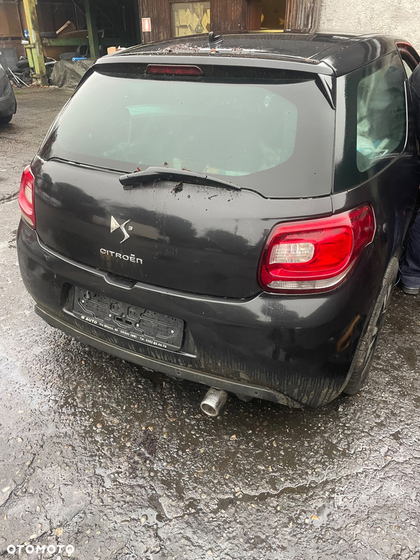 Zderzak tylny Citroen DS3 lampa tylna lewa i prawa