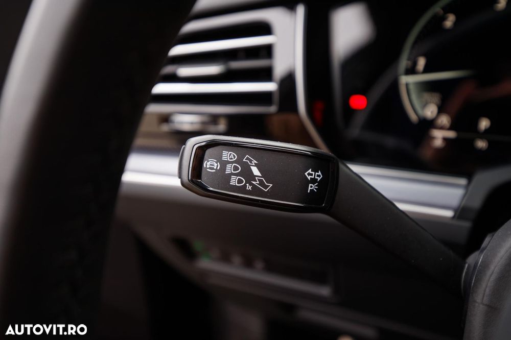Volkswagen Touareg V6 TDI 4MOTION R-Line - 25