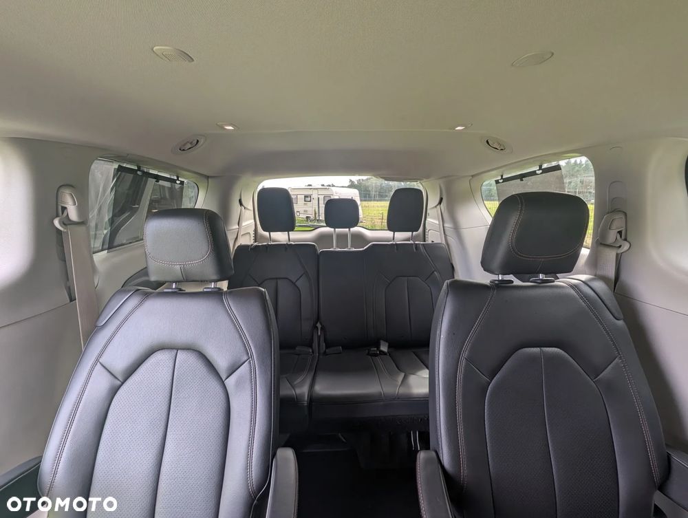 Chrysler Pacifica - 30