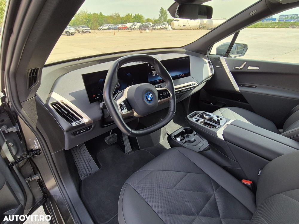 BMW iX - 4