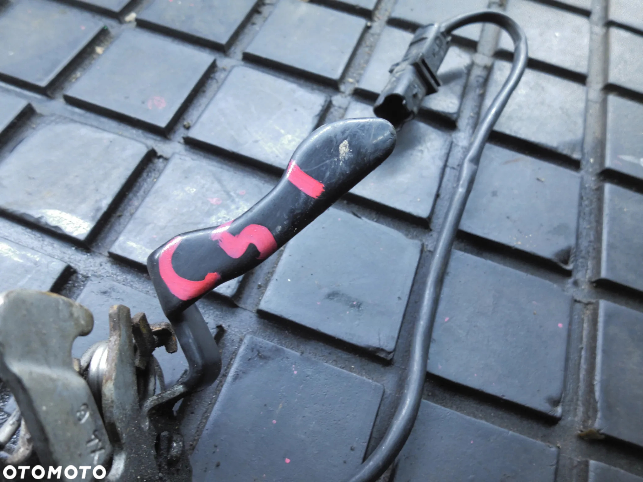 ZAMEK MASKI POKRYWY SILNIKA CITROEN C5 I 01-04 - 2