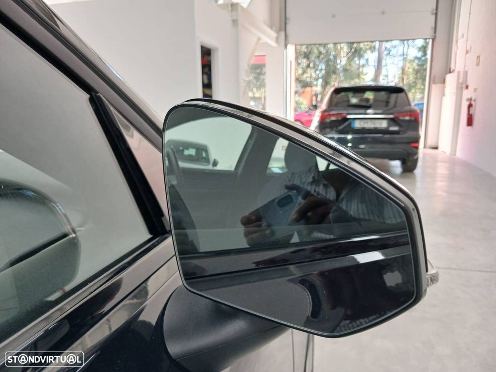 Volvo EX30 69 kWh Single Motor Extended Range Black Edition - 25