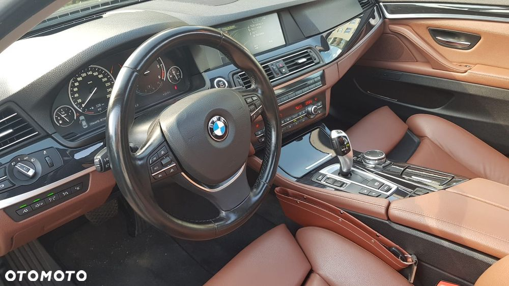 BMW Seria 5 525d xDrive - 7