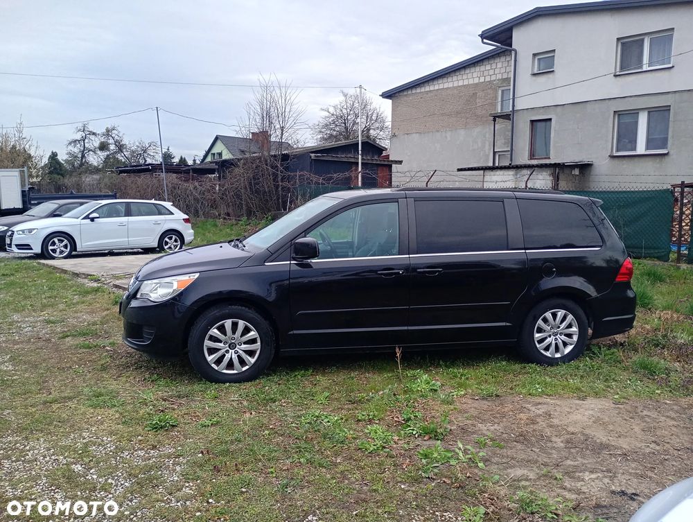 Volkswagen Routan - 4