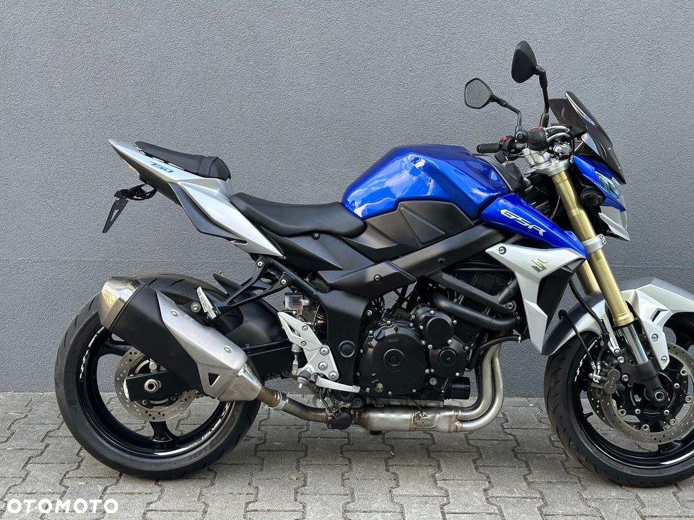 Suzuki GSR - 7