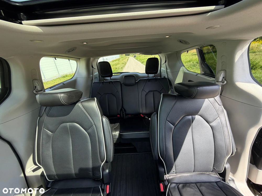 Chrysler Pacifica - 11
