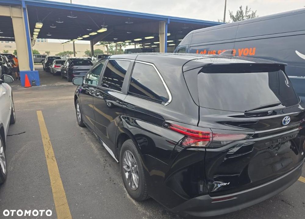 Toyota Sienna - 8