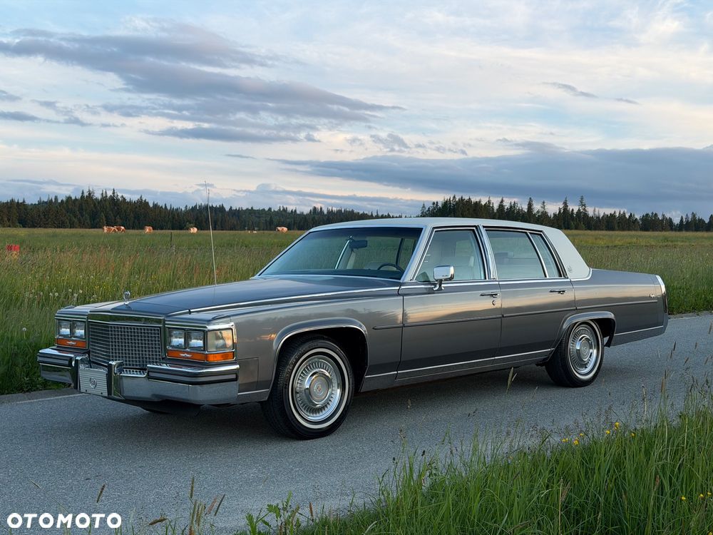Cadillac Brougham - 4