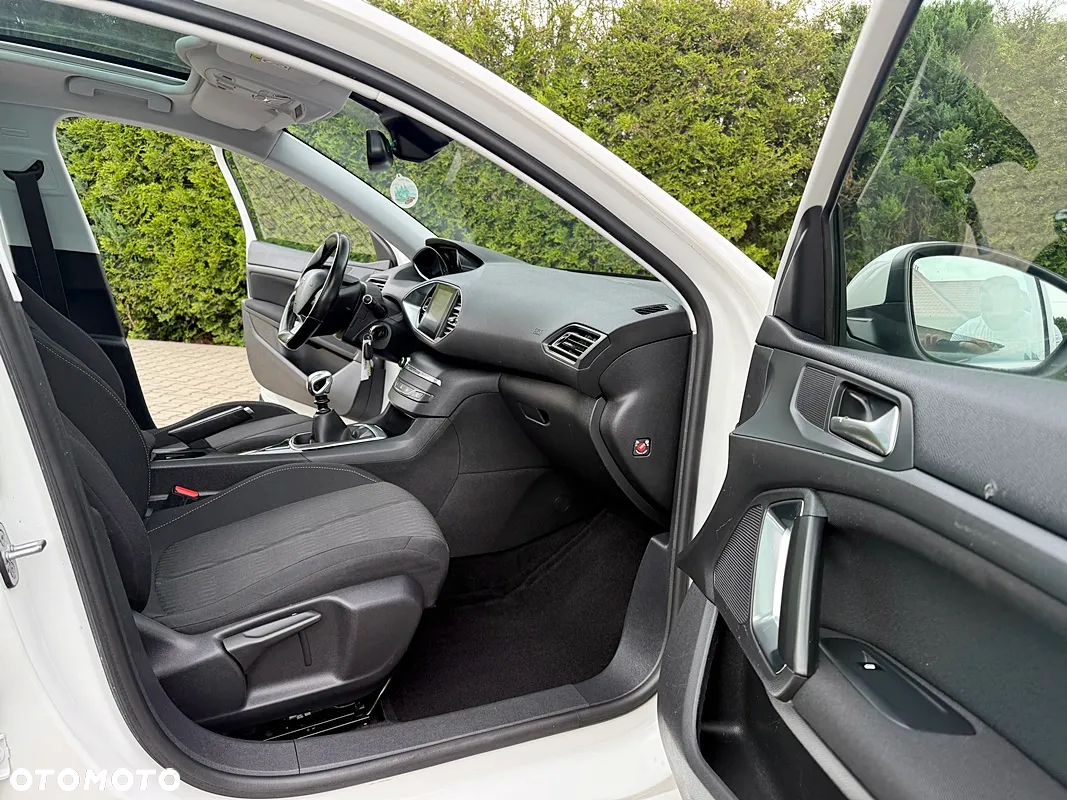 Peugeot 308 1.6 BlueHDi Allure S&S - 17