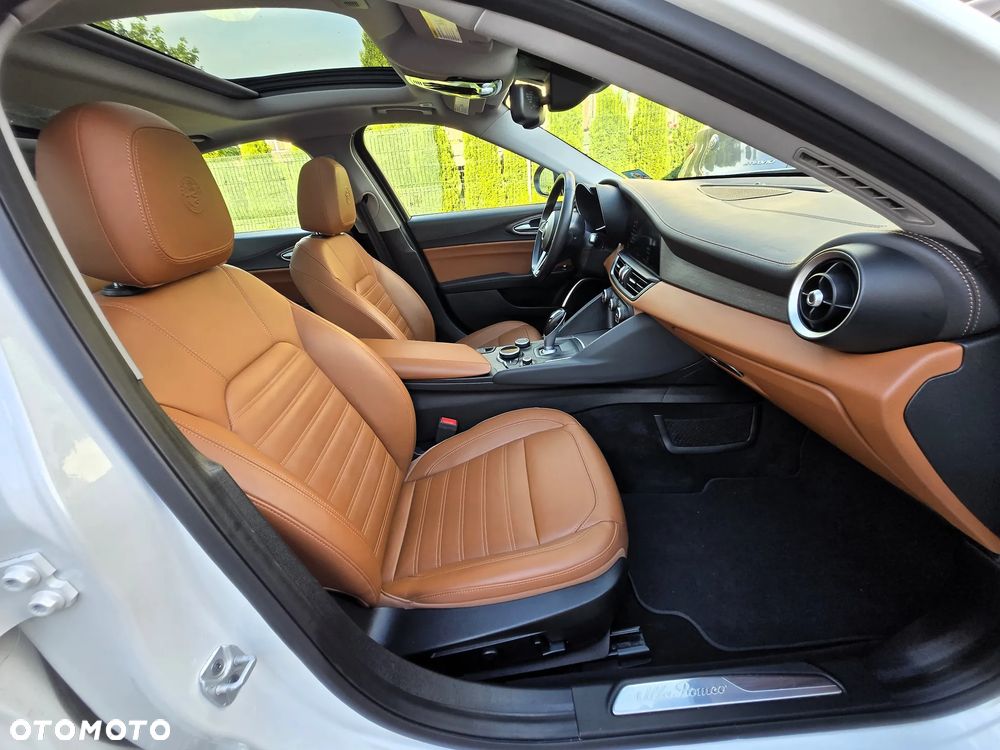 Alfa Romeo Giulia 2.0 Turbo 16V AT8-Q4 Ti - 31
