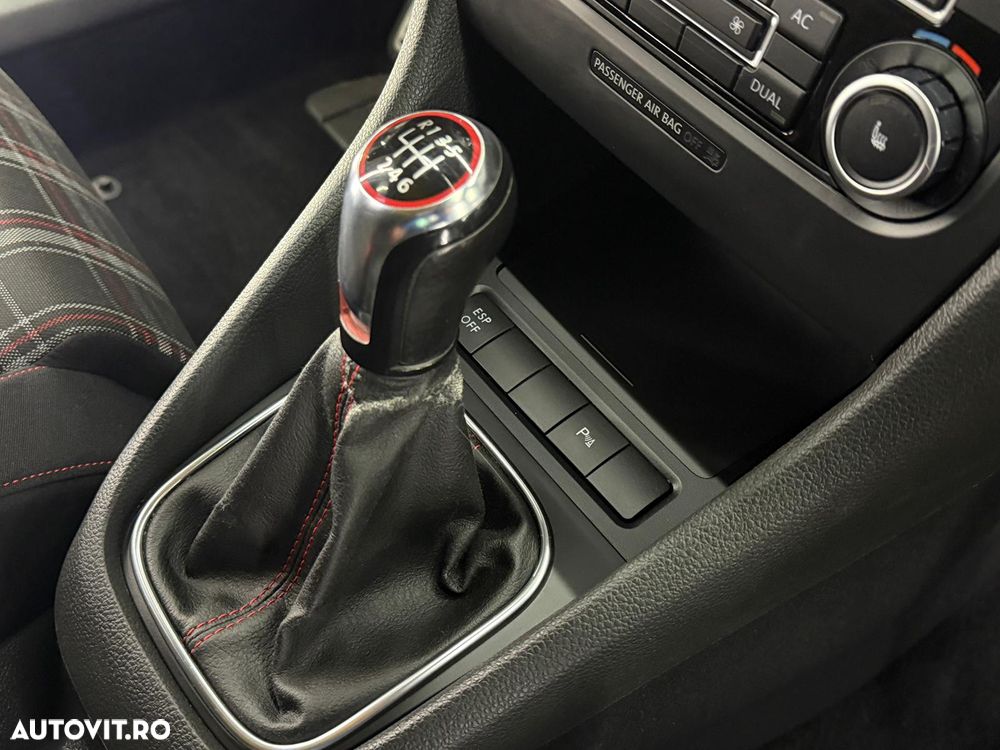 Volkswagen Golf 2.0 GTI - 8