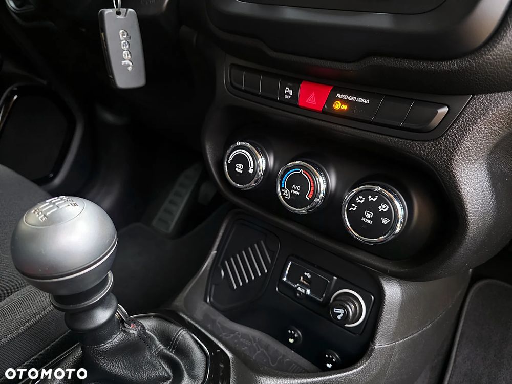 Jeep Renegade 1.4 MultiAir Night Eagle - 12