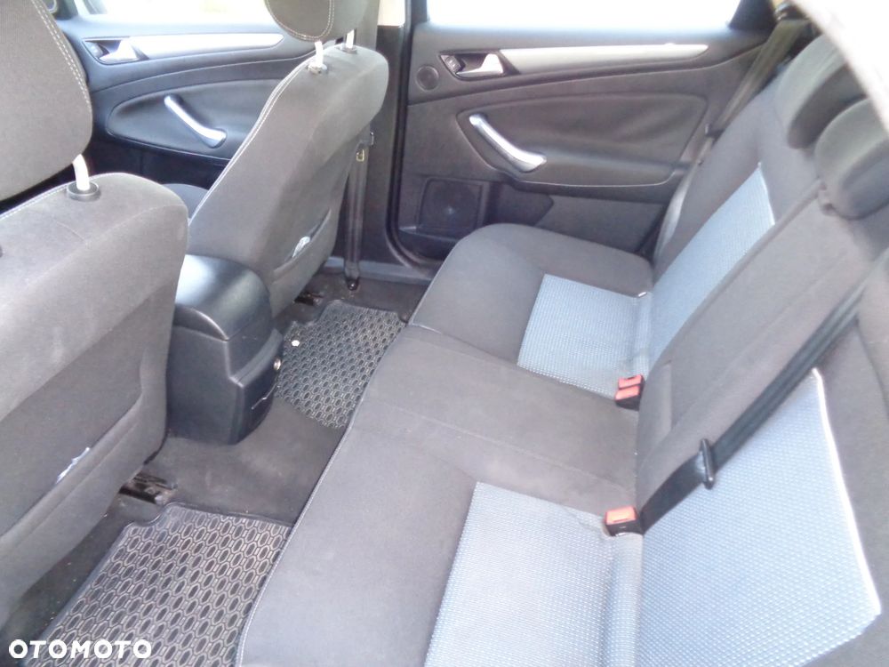 Ford Mondeo - 12
