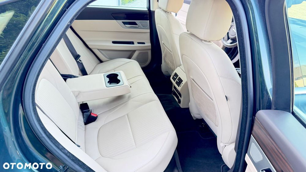 Jaguar XF 35t AWD Prestige - 28