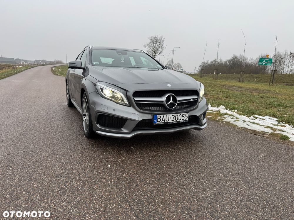 Mercedes-Benz GLA - 13