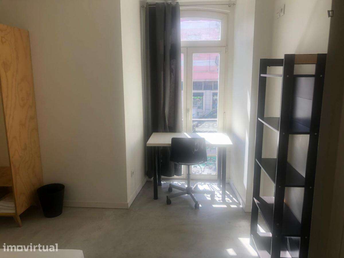 Quarto - localizado em Intendente Lisbon - Grande imagem: 3/13
