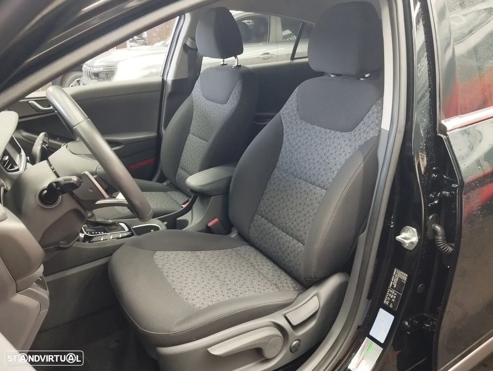 Hyundai Ioniq 1.6 GDI PHEV - 18