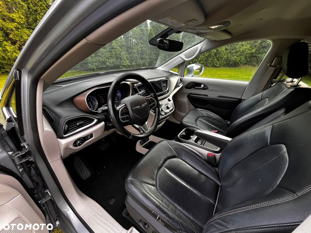 Chrysler Pacifica - 6