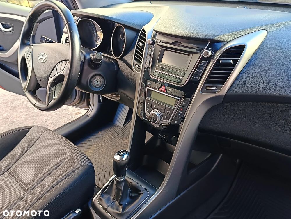 Hyundai i30 blue Kombi 1.6 GDi Style - 30