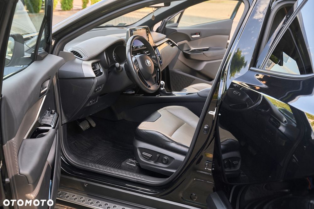 Toyota C-HR 2.0 Hybrid Executive - 24