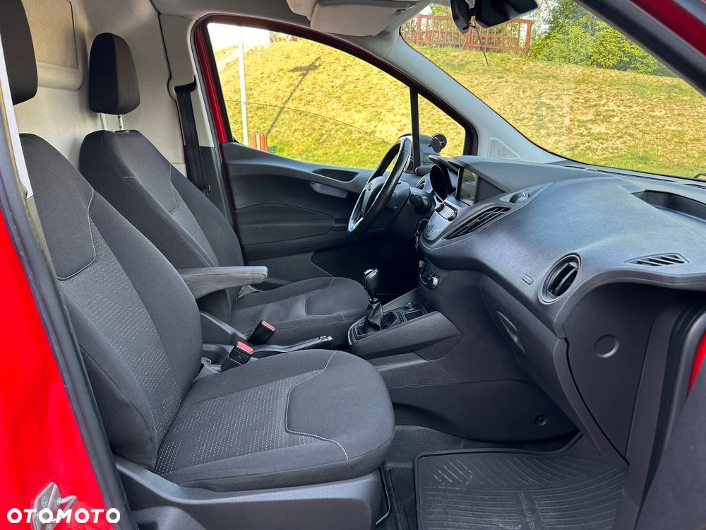 Ford Transit Courier - 16