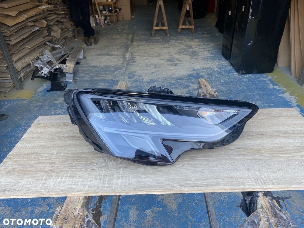 LAMPA PRZEDNIA PRAWA AUDI A3 8Y FULL LED 8Y0941012C - 1
