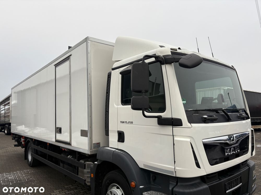 MAN TGM 15.250 / CHŁODNIA CARRIER / DZIELONA KOMORA / DMC 16.000kg / 385.000km przebiegu / WINDA / EURO 6 - 13