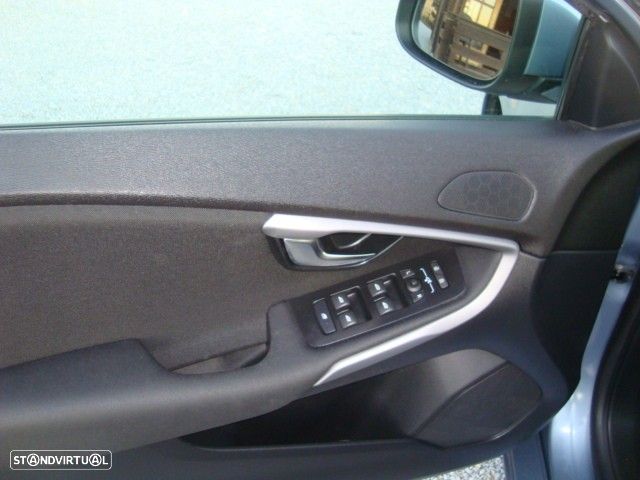 Volvo V40 2.0 D3 R-Design Momentum - 12