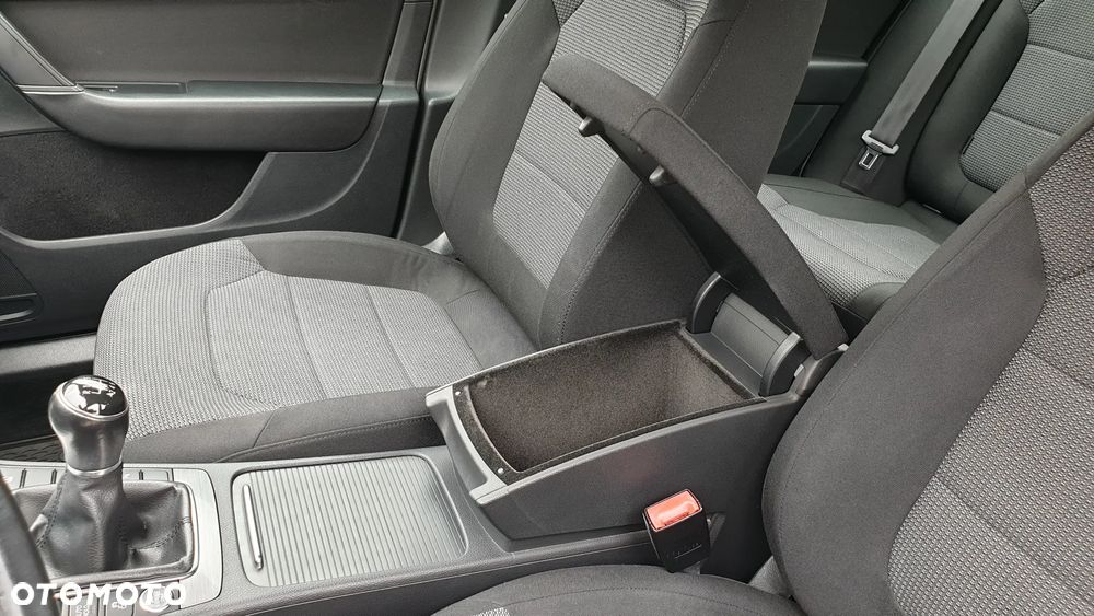 Volkswagen Passat 1.4 TSI BMT Comfortline - 29
